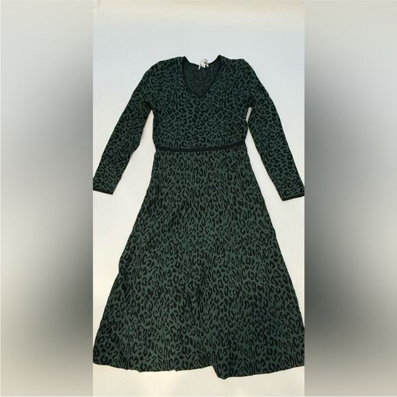 Great Jones Forest Leopard Knit Dress-Size M
Elegant Green Leopard Print Dress - Picture 4 of 6